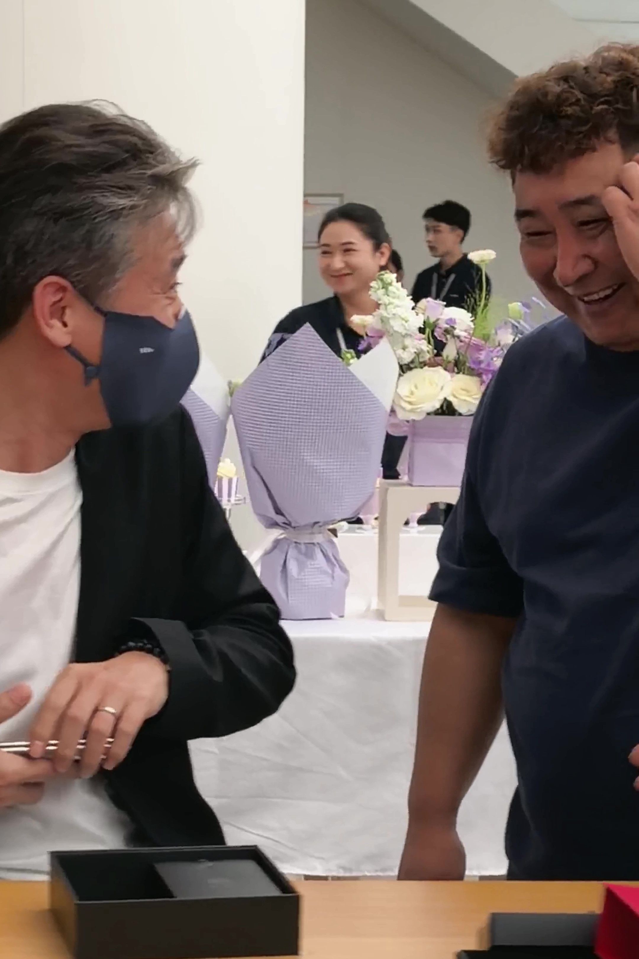 李乃文有点子好运在身上不出意料，华为MateX7首销果然热度炸场了全国门店全是