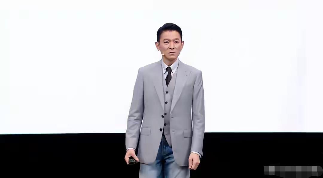 都说刘德华六十五岁了，还这么年轻。可我怎么感觉六十五岁的刘德华就是六十五岁的样子