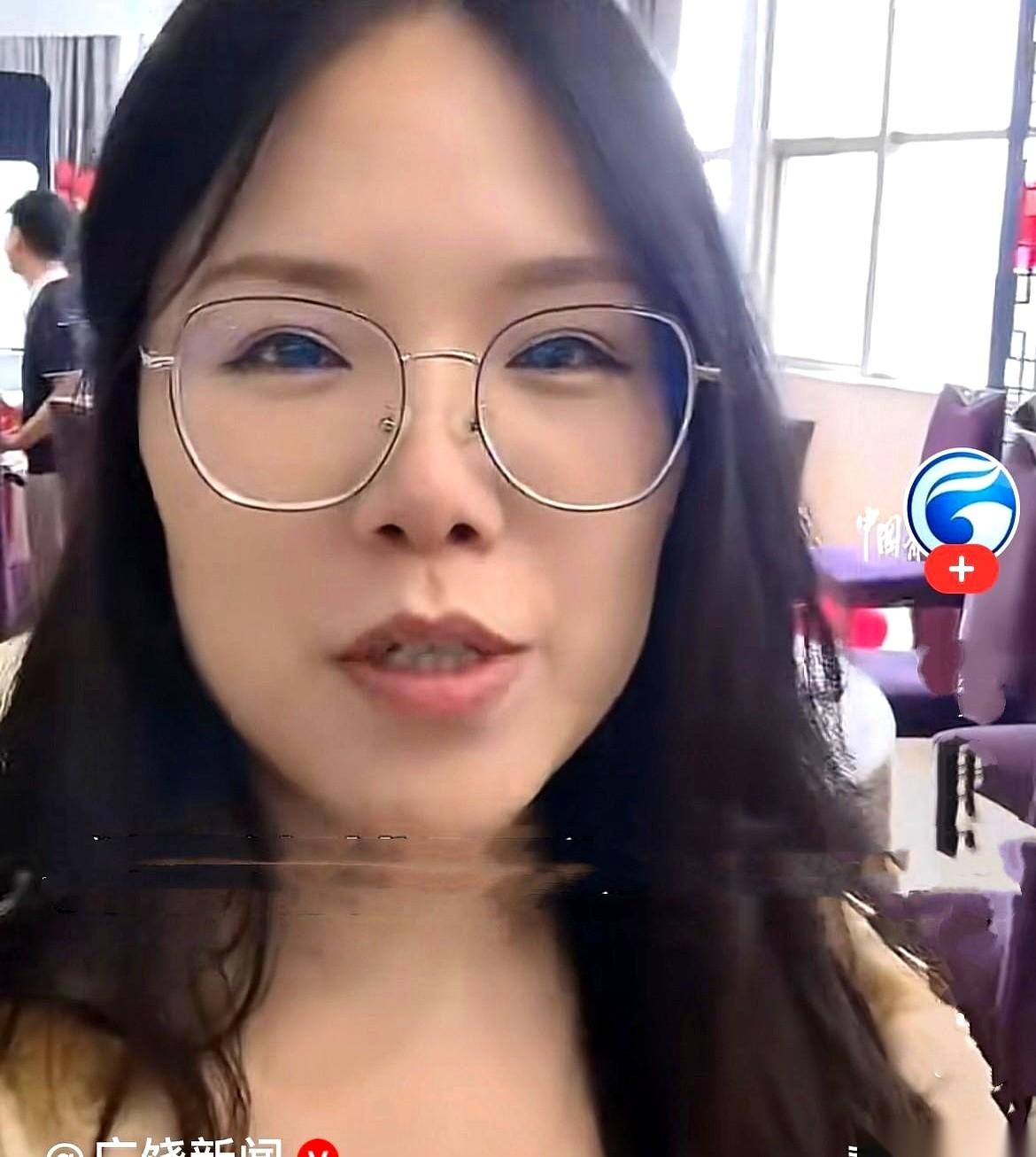 河南许昌，一场热热闹闹的订婚宴。酒杯刚满上，气氛正浓。男方的亲姐，一个读到博三