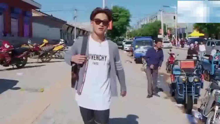 《变形记》富二代讨厌上学，竟是因为全校女生一看见他就尖叫！