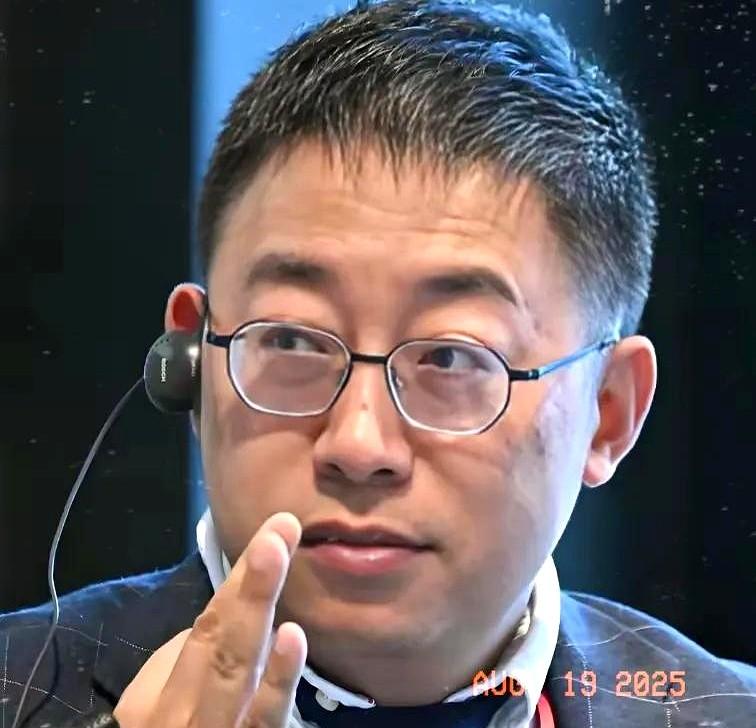 他们真正怕的是中国赢。沈逸点破：精英们把子女和存款都押在美国，一旦中国科技追