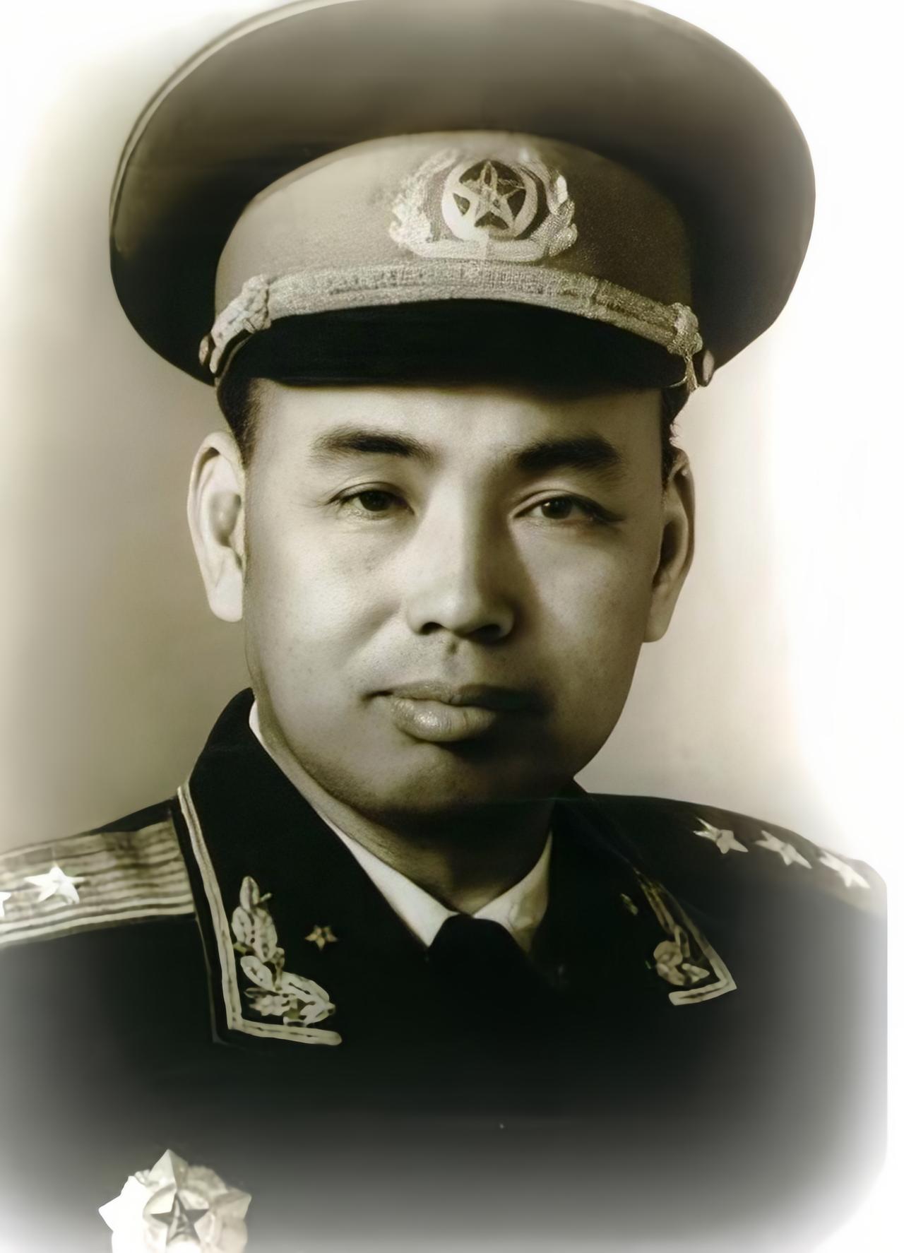 一次华东野战军召开作战会议，各路将领陆续到场，许世友因为驻地距离会场最远，路上行