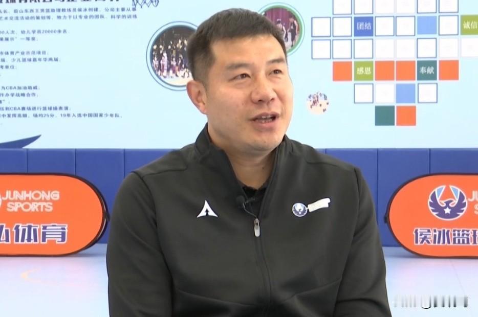 前山东男篮队长、助理教练侯冰将出任山东高速女篮主教练，他将带领山东高速女篮征战下