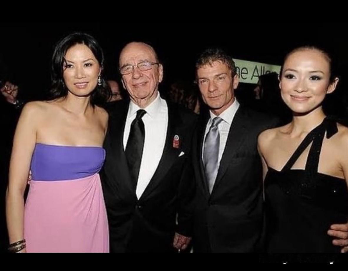 看到这张四人合照，真是感叹一句画面感十足！邓文迪年轻时那颜值太能打，眉眼间带