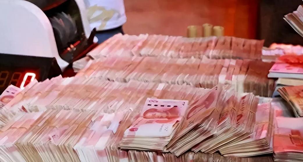 天津蓟州，一名曾因盗窃入狱的女子刑满释放后，竟与狱友合谋走上骗婚之路，她隐瞒已婚
