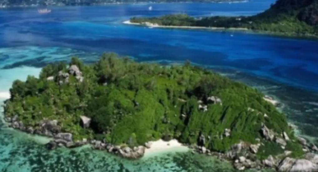 1962年，英国一男子相中一荒岛，卖掉了房产来凑钱，当他把小岛收拾好，一富豪出价