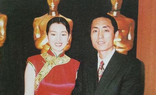 1995年，同居8年后，巩俐卑微地向张艺谋说：“结婚吧，我给你生三四个孩子！”谁
