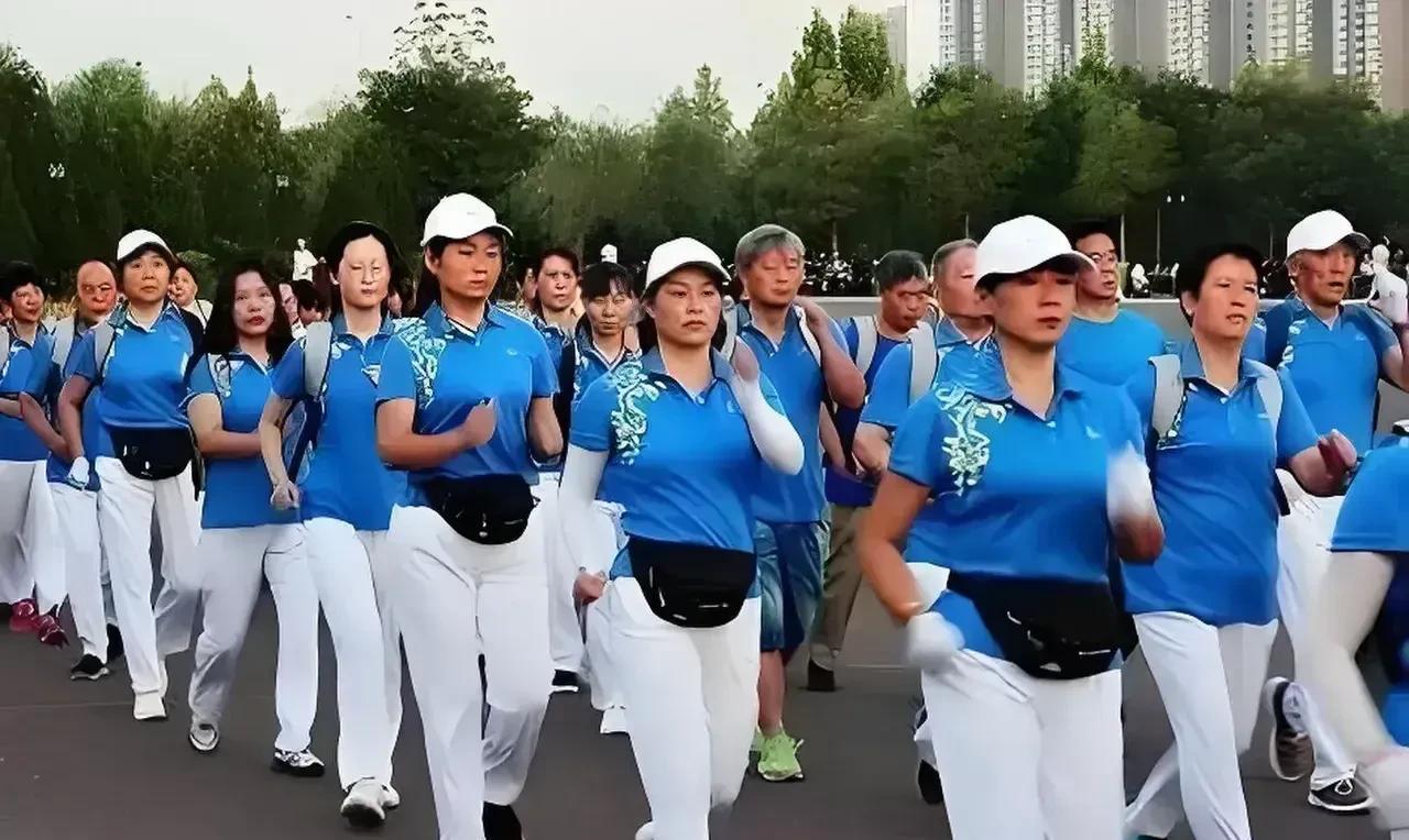 我决定退出暴走团！本来想着大家在一块儿就是为了一起锻炼身体。谁知道我刚进群没几