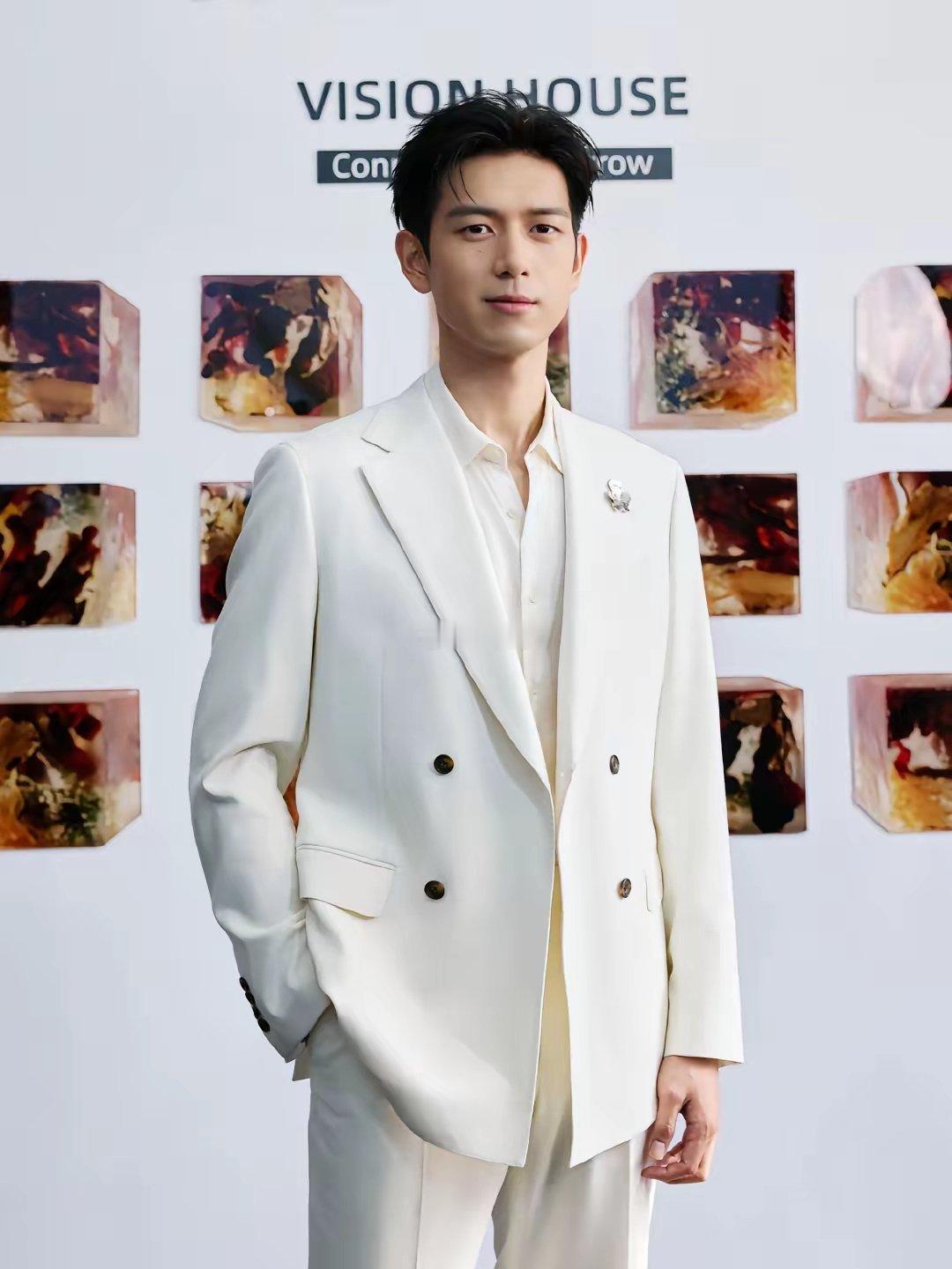 李现不会再和杨紫搭档拍戏了不是怕被人误传谈恋爱也不是李现不想和杨紫合作了，而是他