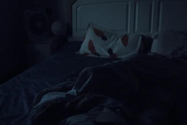 晚上醒着等天亮？醒的时间不一样，调的地方不一样！中医把半夜易醒分3种，对症下药比