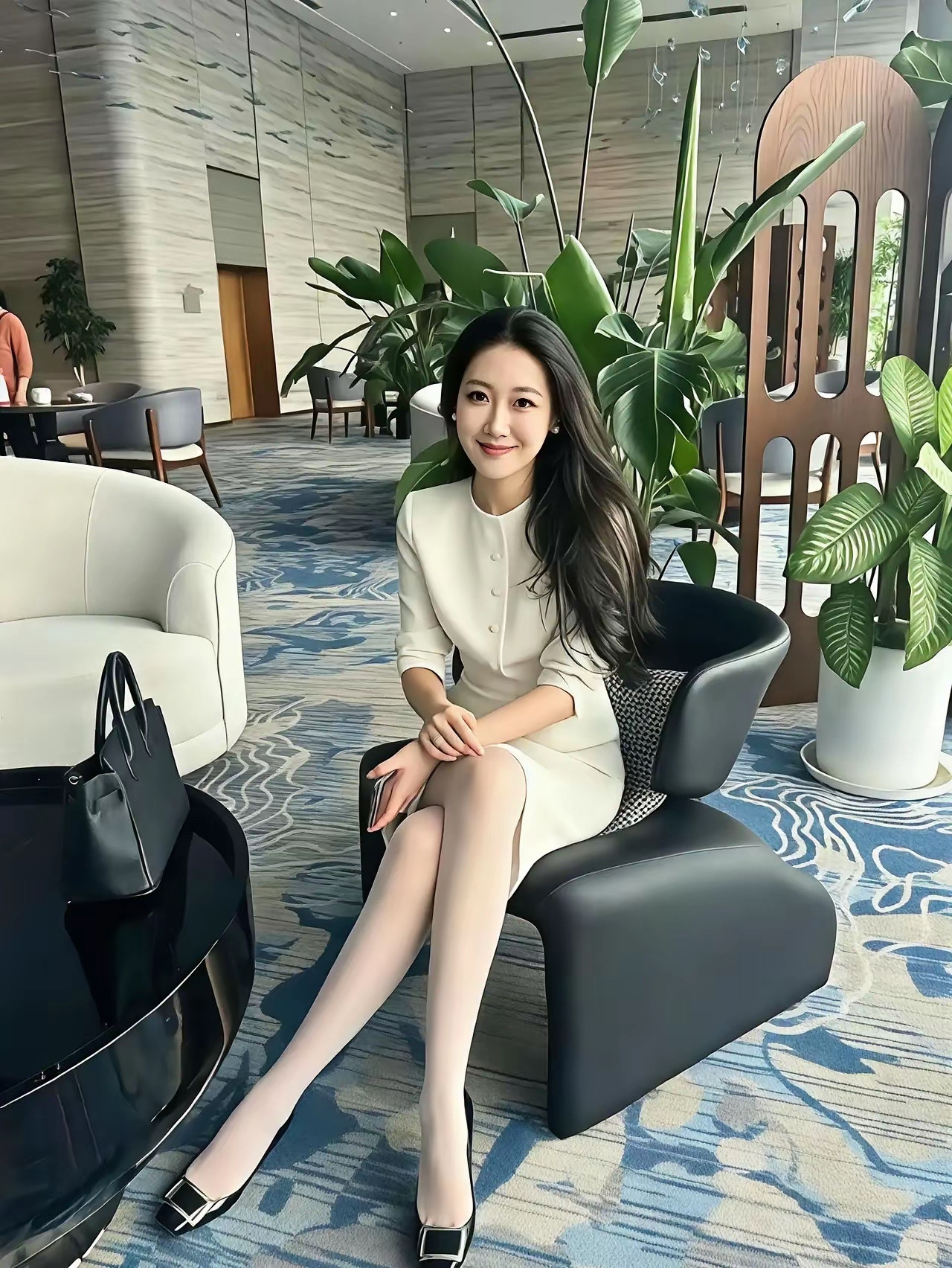 黑丝好看，还是白丝好看！你说了算，打分吧！ ​​​