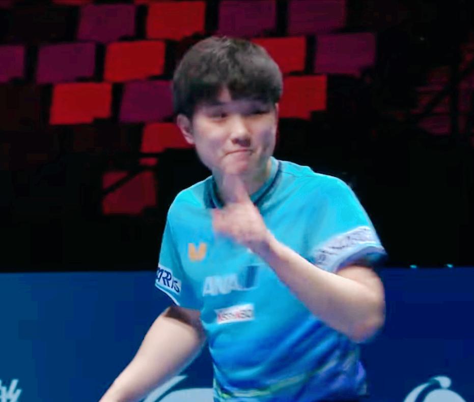 笑死我了！张本智和对他粉丝做了个闭嘴的动作！我不明白，张本智和居然也有这么