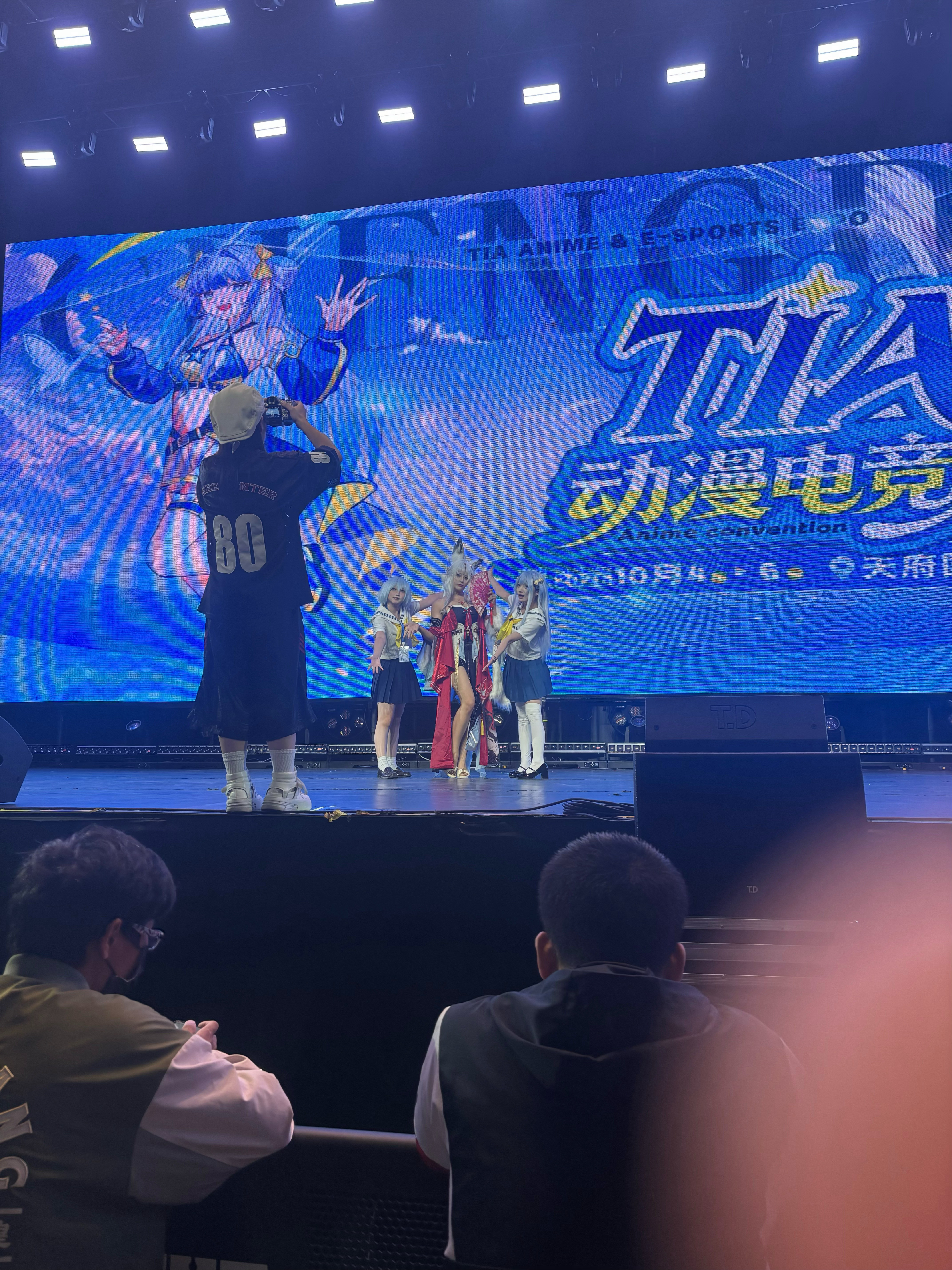 鸣潮COS大意了还是应该用金色美瞳​​​