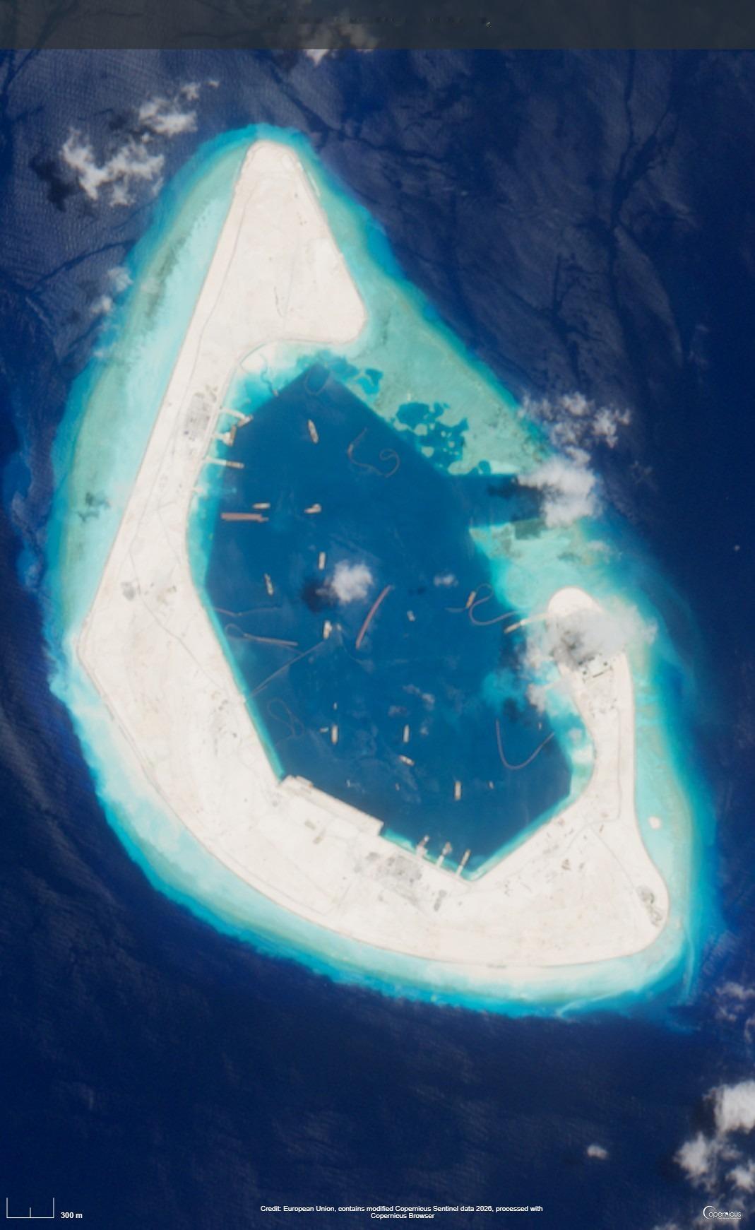 外网6月中旬公布卫星影像显示，西沙一处岛礁吹填建设工程已大体竣工。据美国战略与国