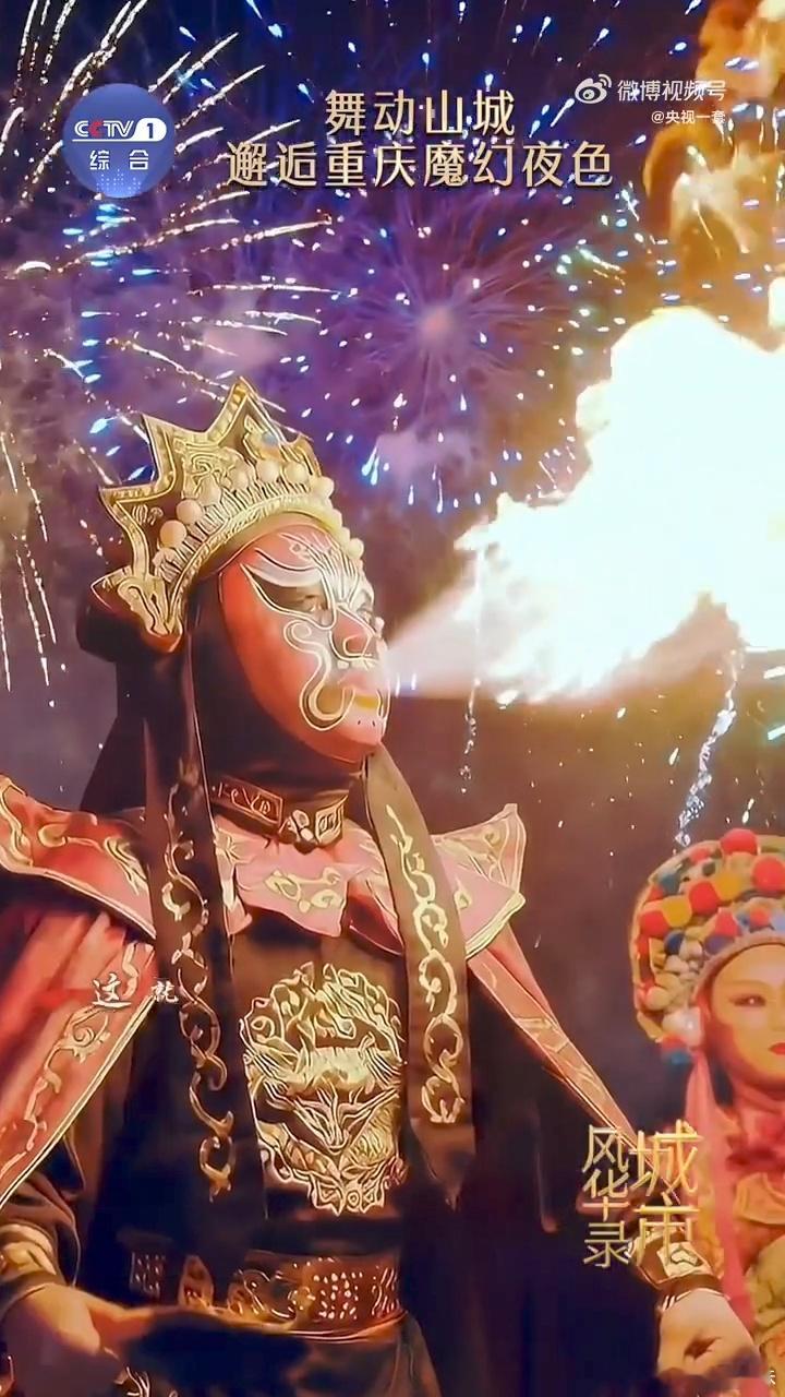 重庆满城夜景是天然舞台不用刻意找取景地，走在山城街头随处是景，整条城市脉络就是