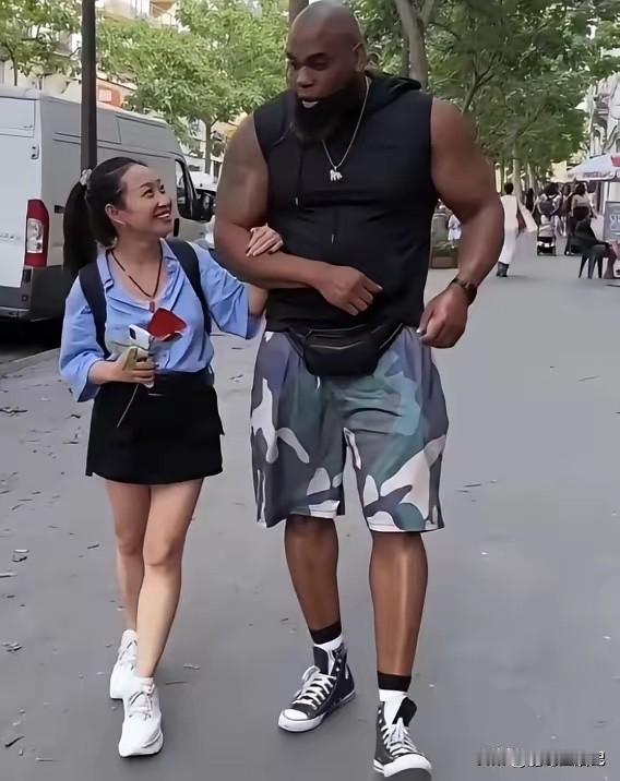 看的出来，两人是很相爱的。