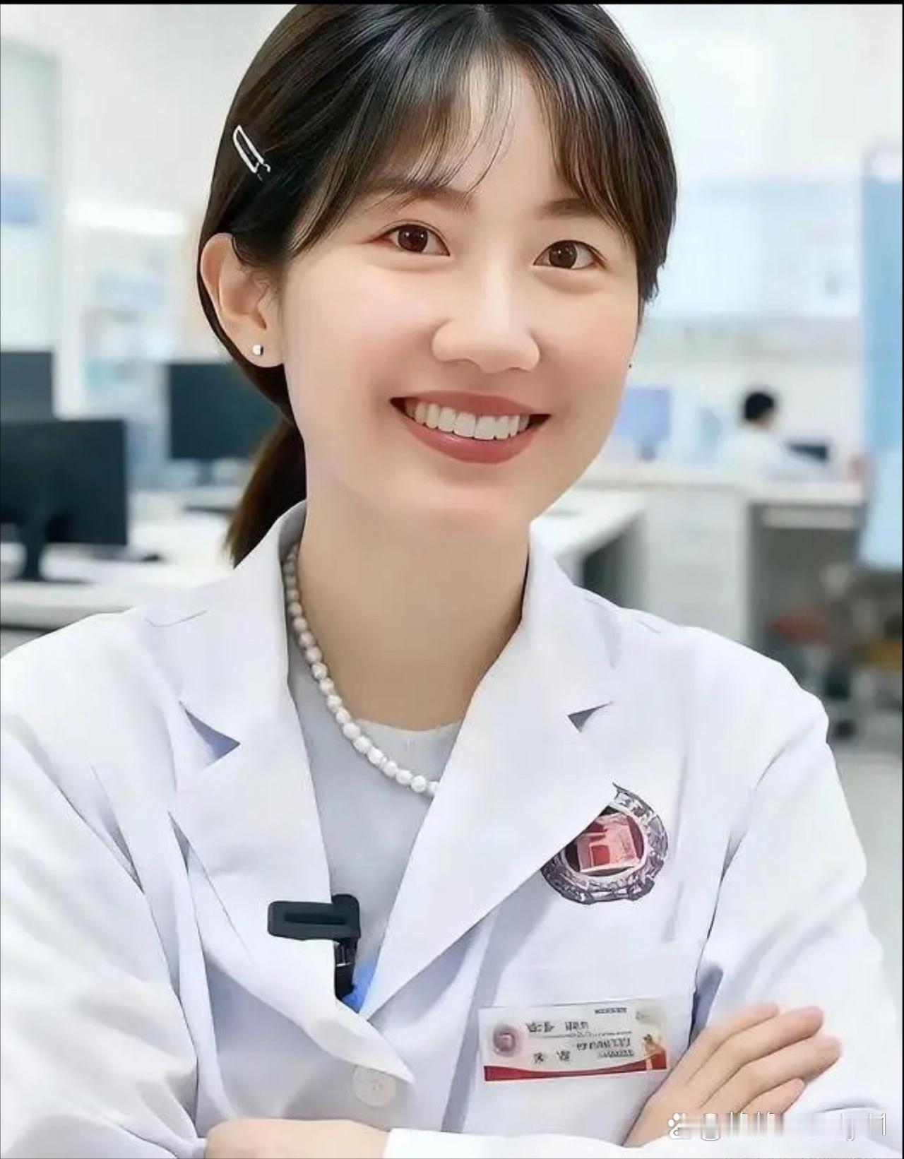 曾医生这事反转也太真实了！之前骂声一片说有伤风化，现在大家反倒清醒了：工作和