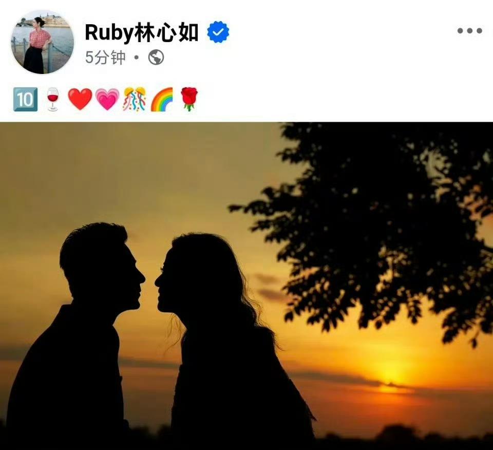 林心如，发文庆祝。8月1日，林心如和老公霍建华一起冲上热搜，原因是林心如在