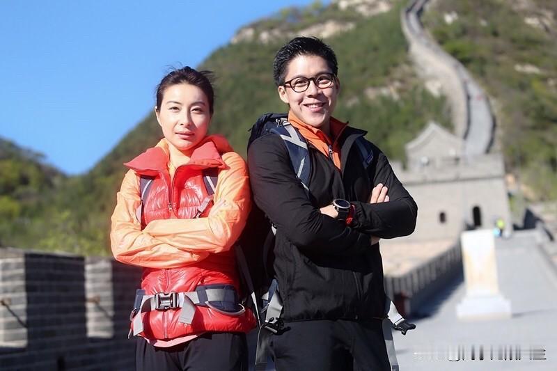 一位教授说：“香港有钱人，都喜欢娶运动员当老婆，这些人太聪明了！为什么他们不娶