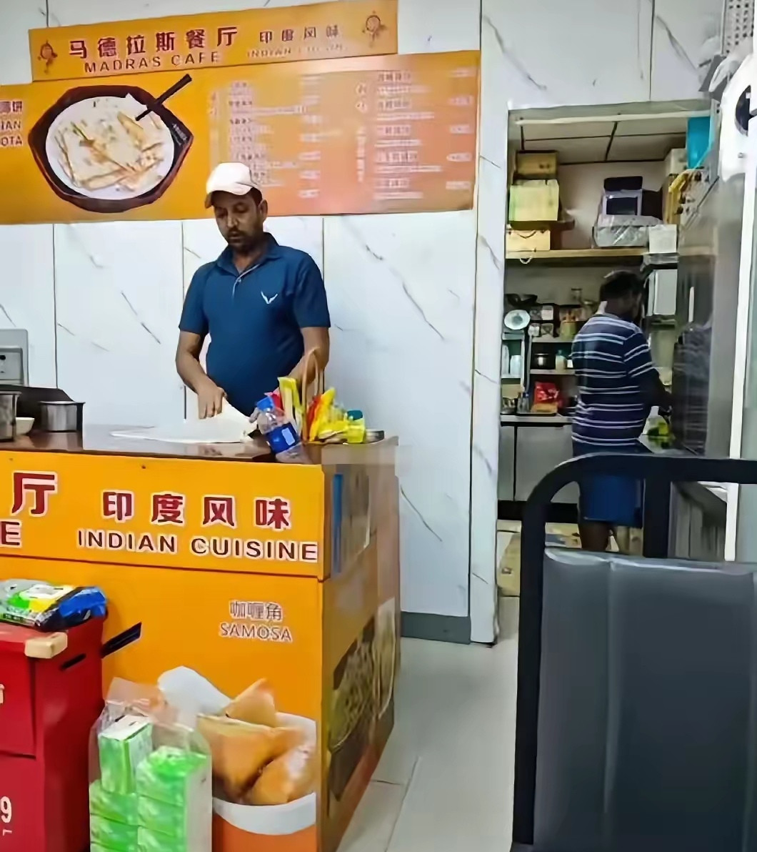 这些国人可真够心大的啊，印度人开的餐厅也敢去大快朵颐，只能说吃货的世界咱不懂！