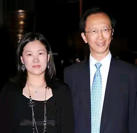 这次看到了许久未曾露面的乒乓球“大魔王”张怡宁了，还有她的老公徐威，我又联想到跳