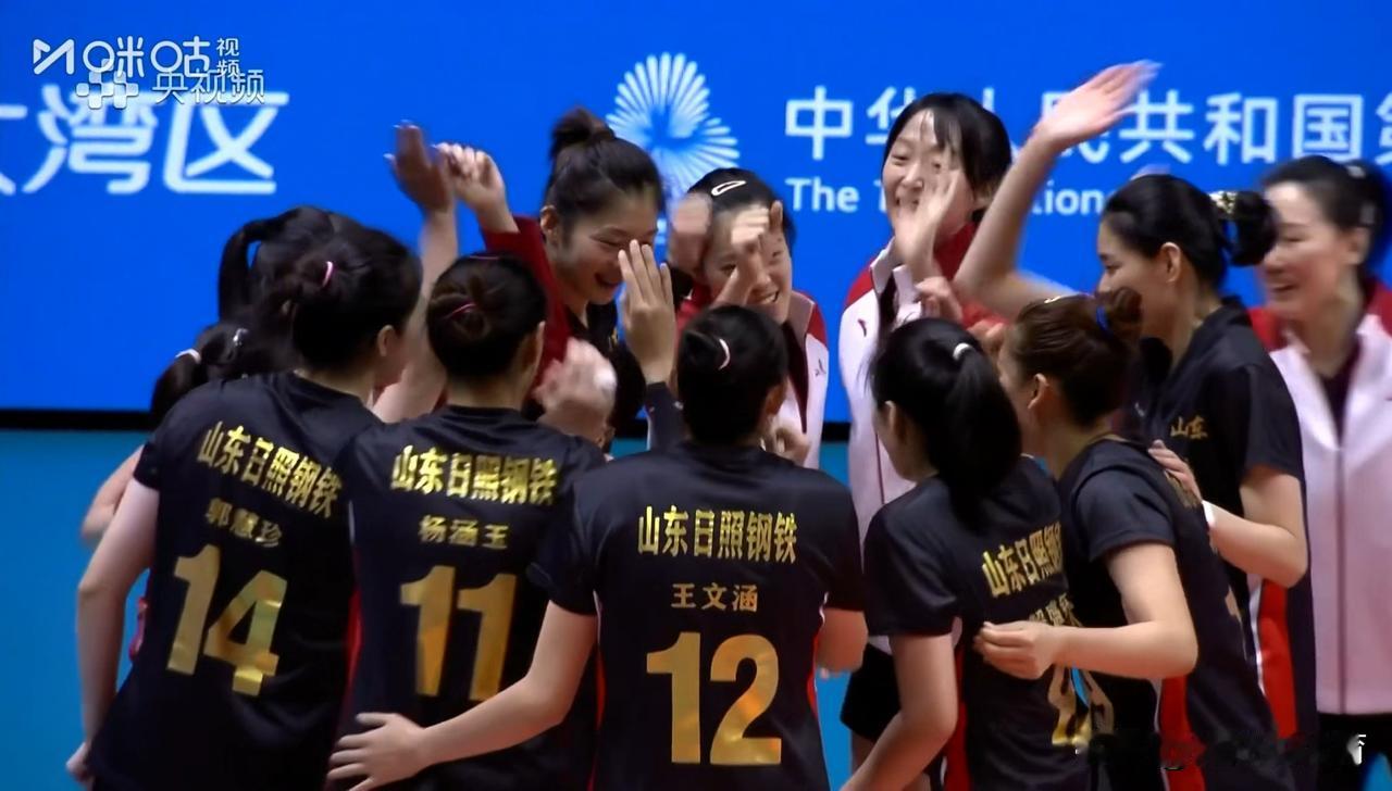 江苏女排“血洗”山东队问鼎全运会冠军，吴梦洁打穿杨涵玉+王梦洁的拦防线，斩获26