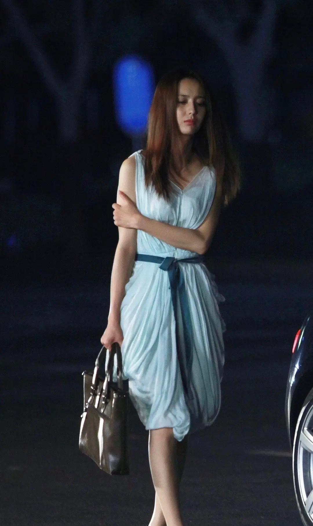 佟丽娅，164cm，一个人也很漂亮。