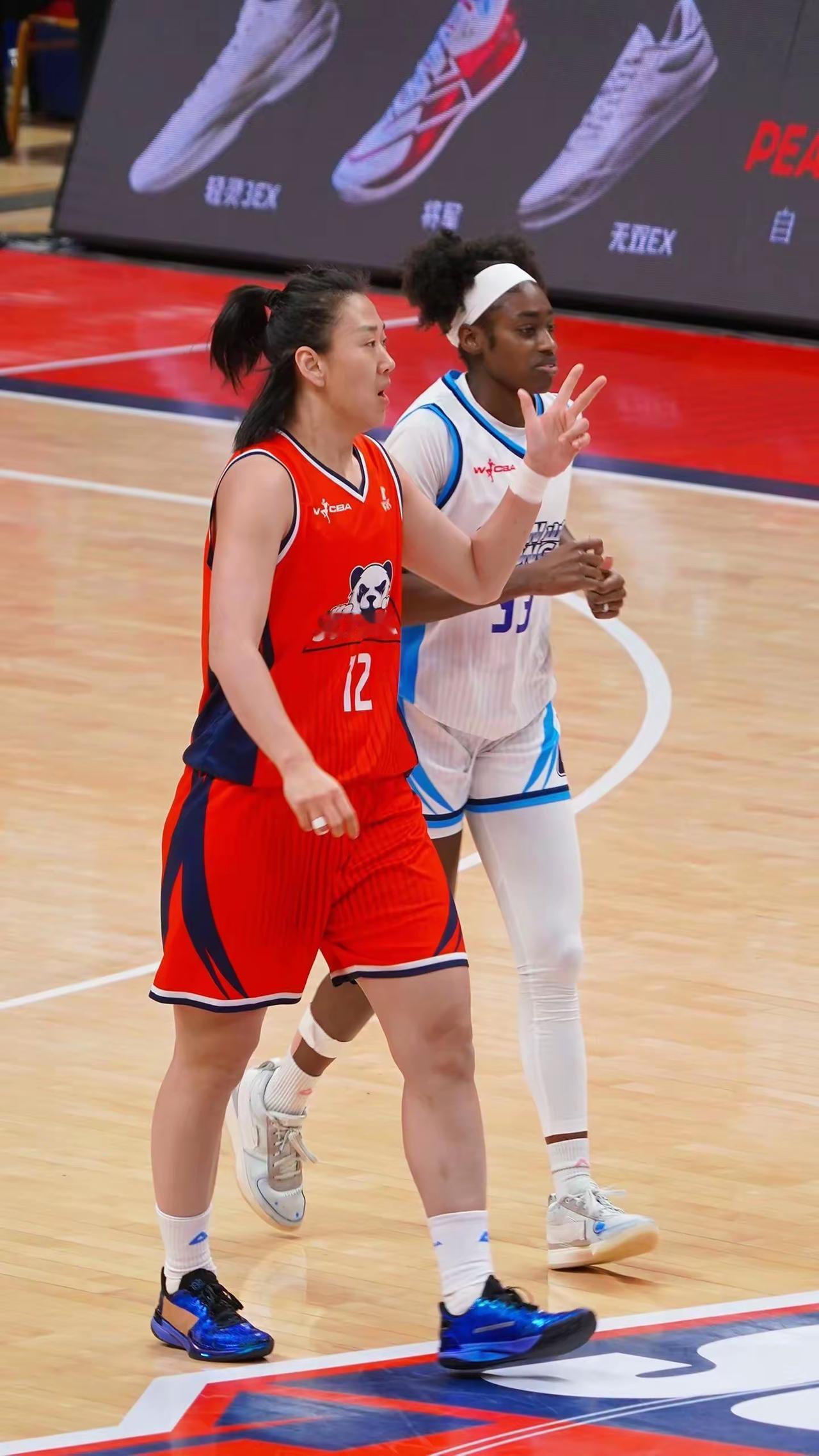 四川女篮在不断扳回一城的路上！此前输的四场球，目前已经陆续重新赢了东莞、北京