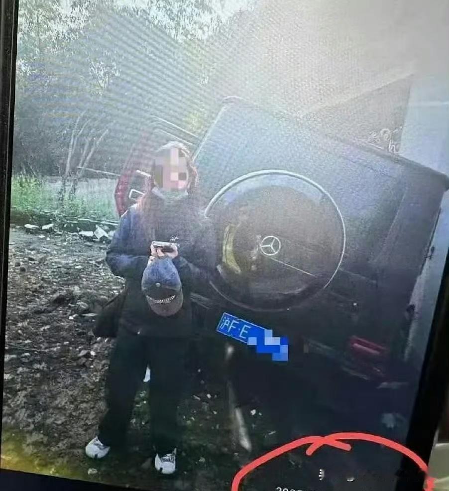 金晨在干嘛呢？被爆肇事逃逸已经一天了，本人也偷摸上线，也看到了热搜，但是始终