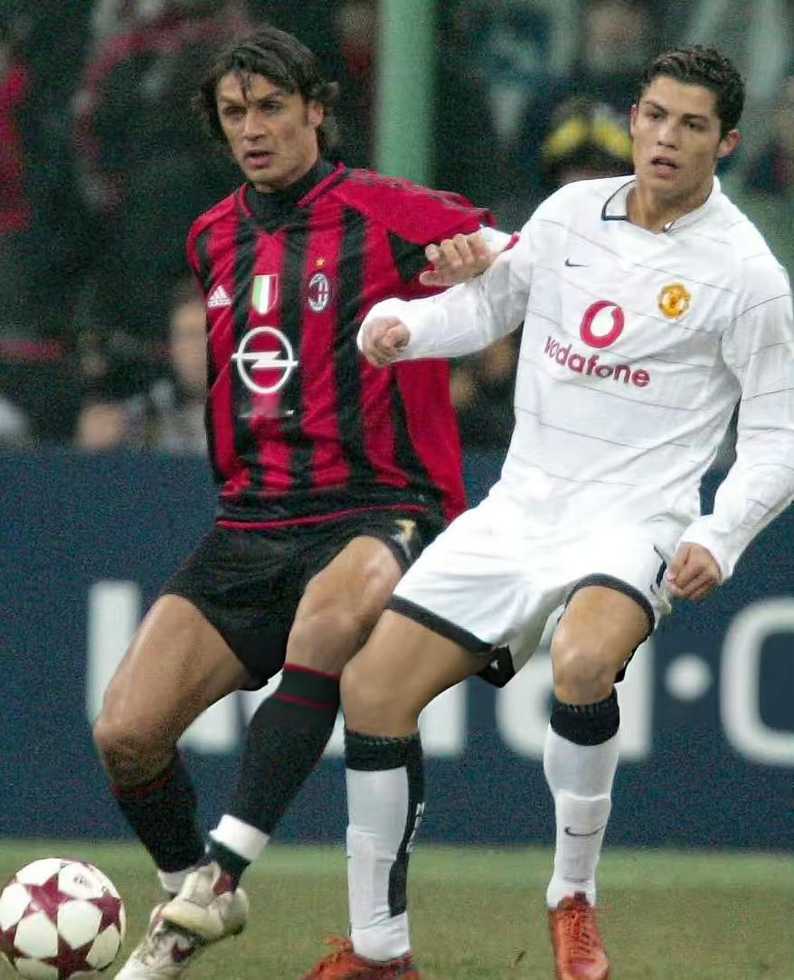 阿森纳已经复苏，米兰和曼联还要等多久！这是20年前的照片，马尔蒂尼对抗C罗。当