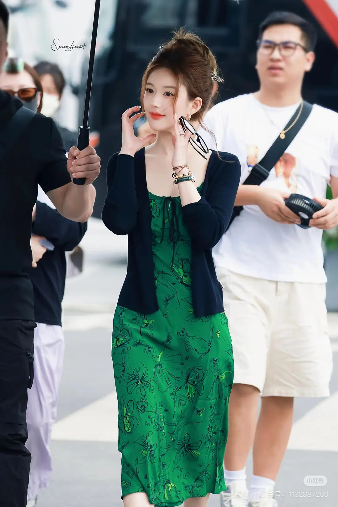 同样的衣服谁赢了