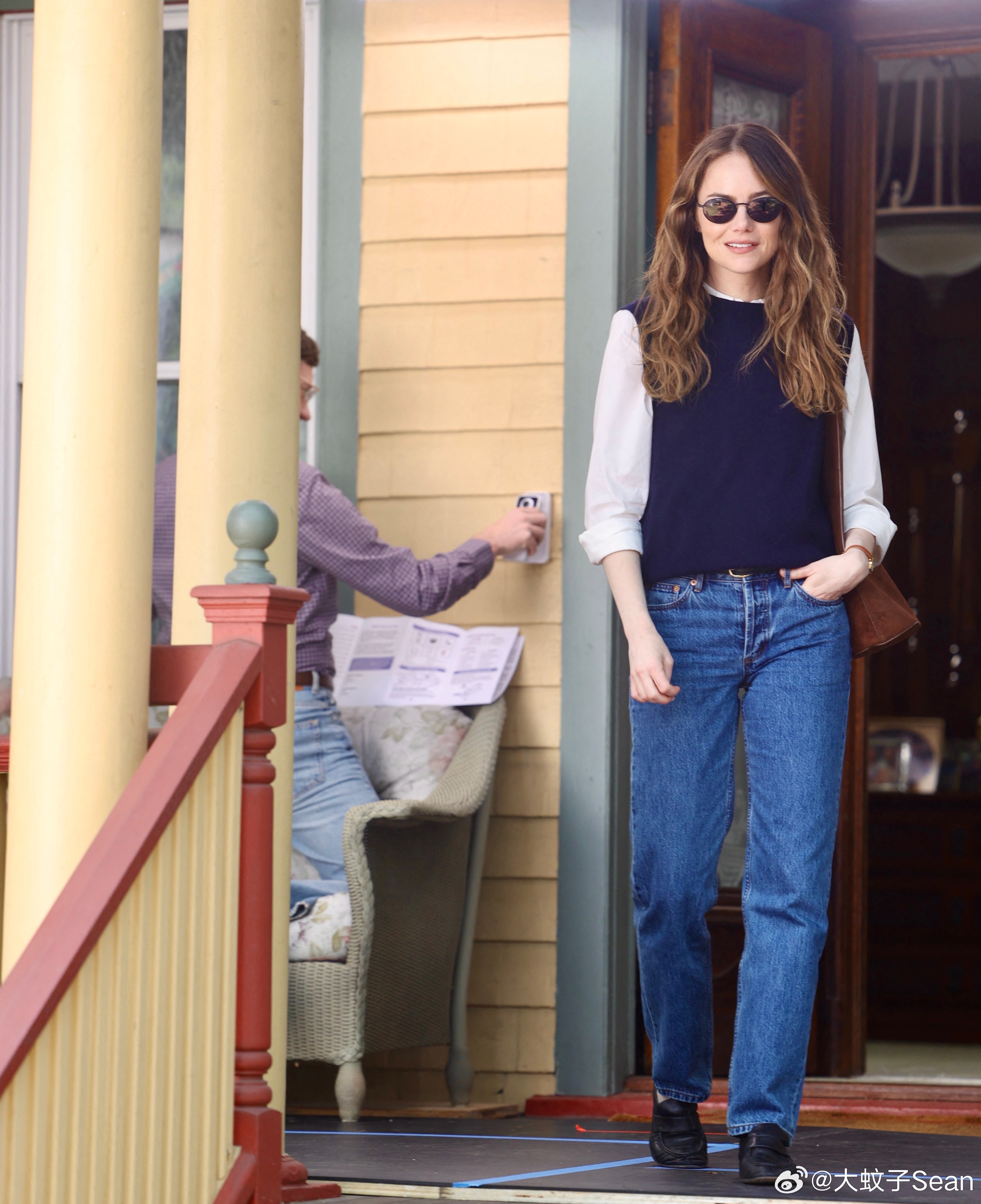 Emmastone艾玛斯通开工照🈶在纽约继续为新片《TheCatch》进行