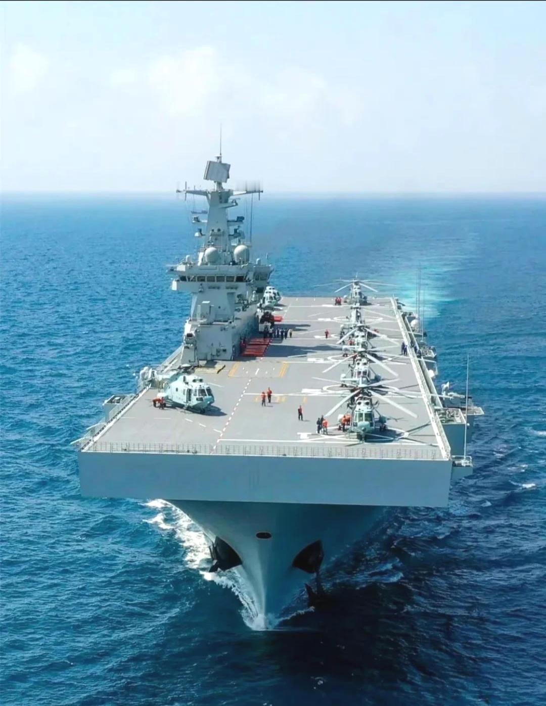 075舰首次出现预警机你怎么看？南部战区那张照片可太有料了，075型两栖攻击舰
