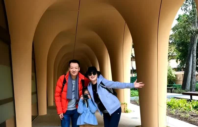 辛柏青一觉睡醒，收到2个消息一个是坏消息，另一个也是坏消息第一个