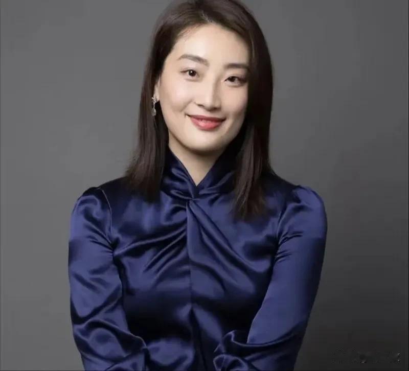 宗馥莉这样的人在工作上很容易得罪人，因为她的性格比较刚硬，因此底下的很多老股东不