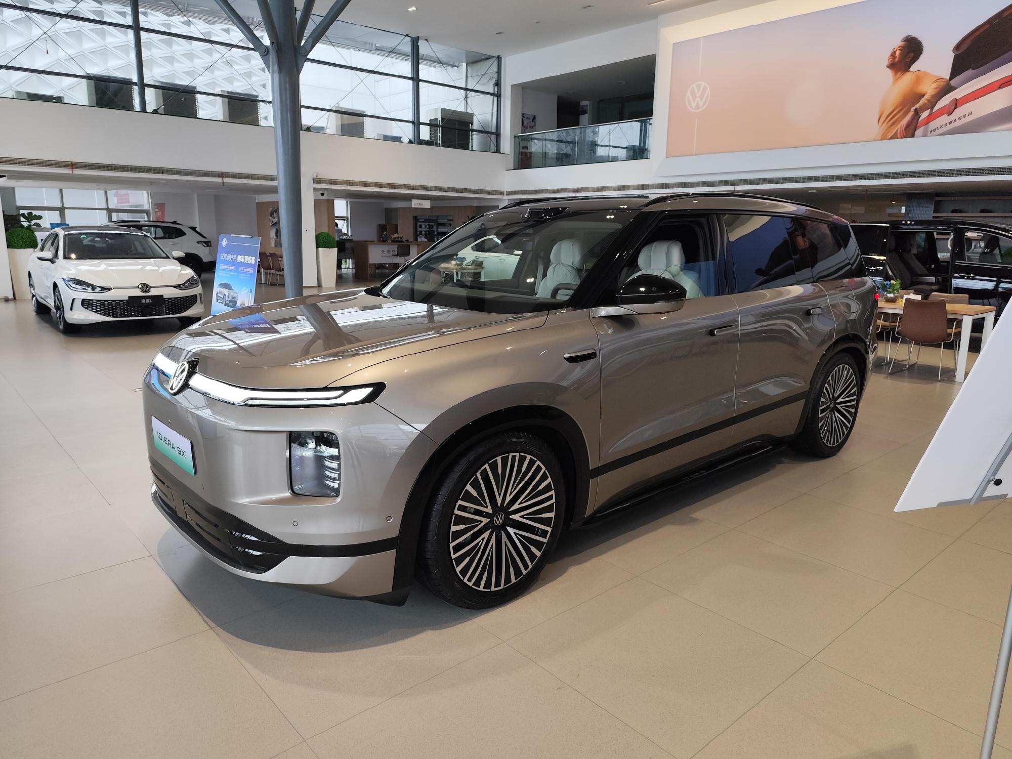ID.ERA9X全球首搭MomentaR7强化学习世界模型，让AI真正...