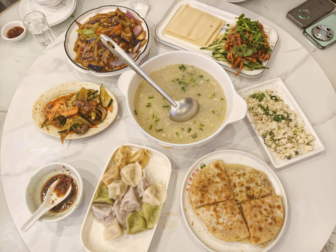 桂林西城步行街的十年+东北菜老店（天上掉馅饼），初体验，还不错，推荐推荐，同城的