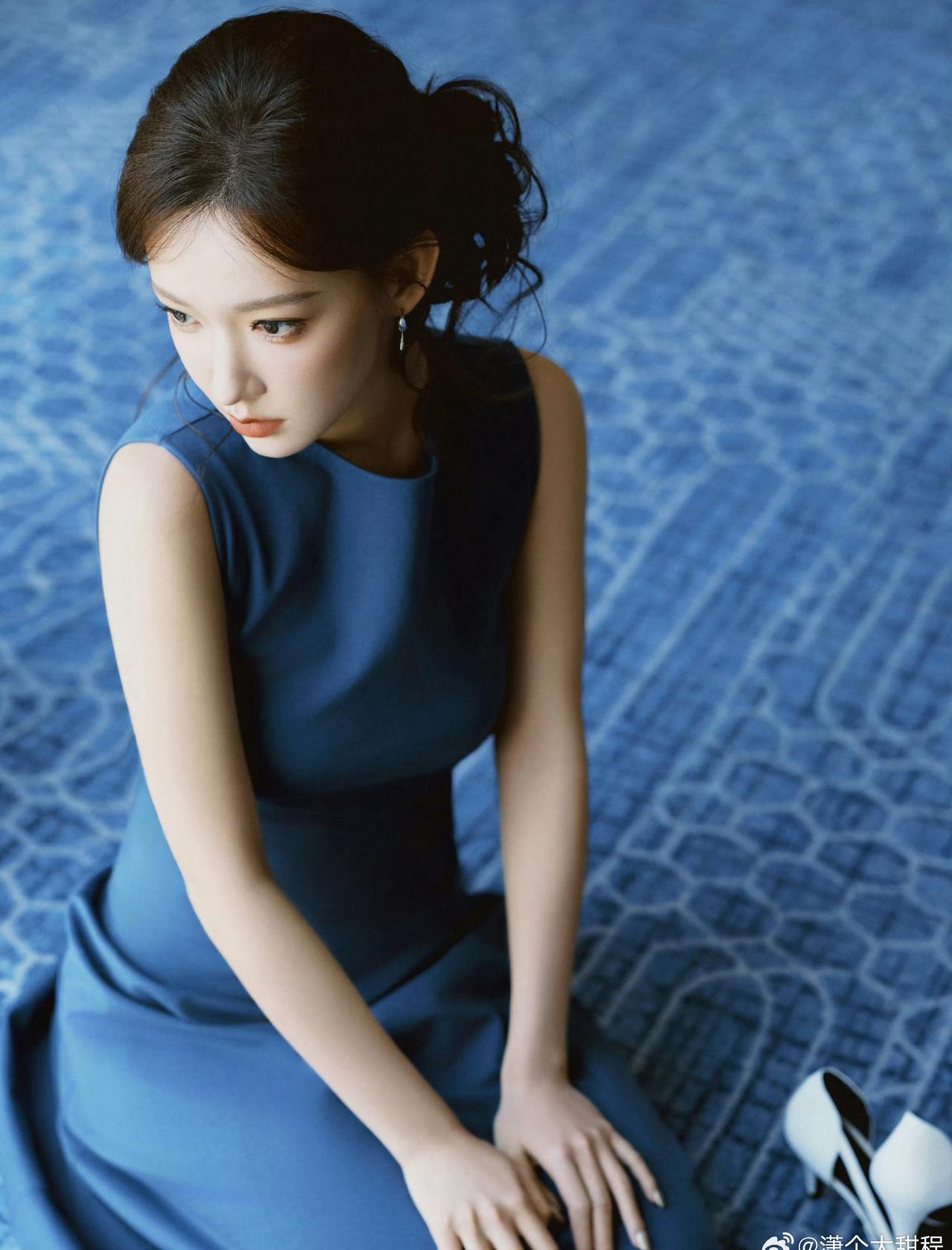 程潇最新潇息是雾霾蓝也，我喜欢的颜色💙期待美丽的松锁宝宝COS2026春