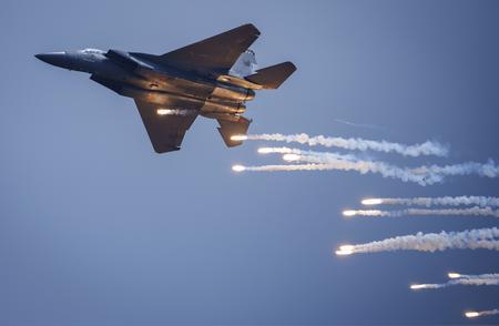 【新加坡F-15被拒之门外，美军关岛基地突然不接待外宾了，要全力为台海战备】 