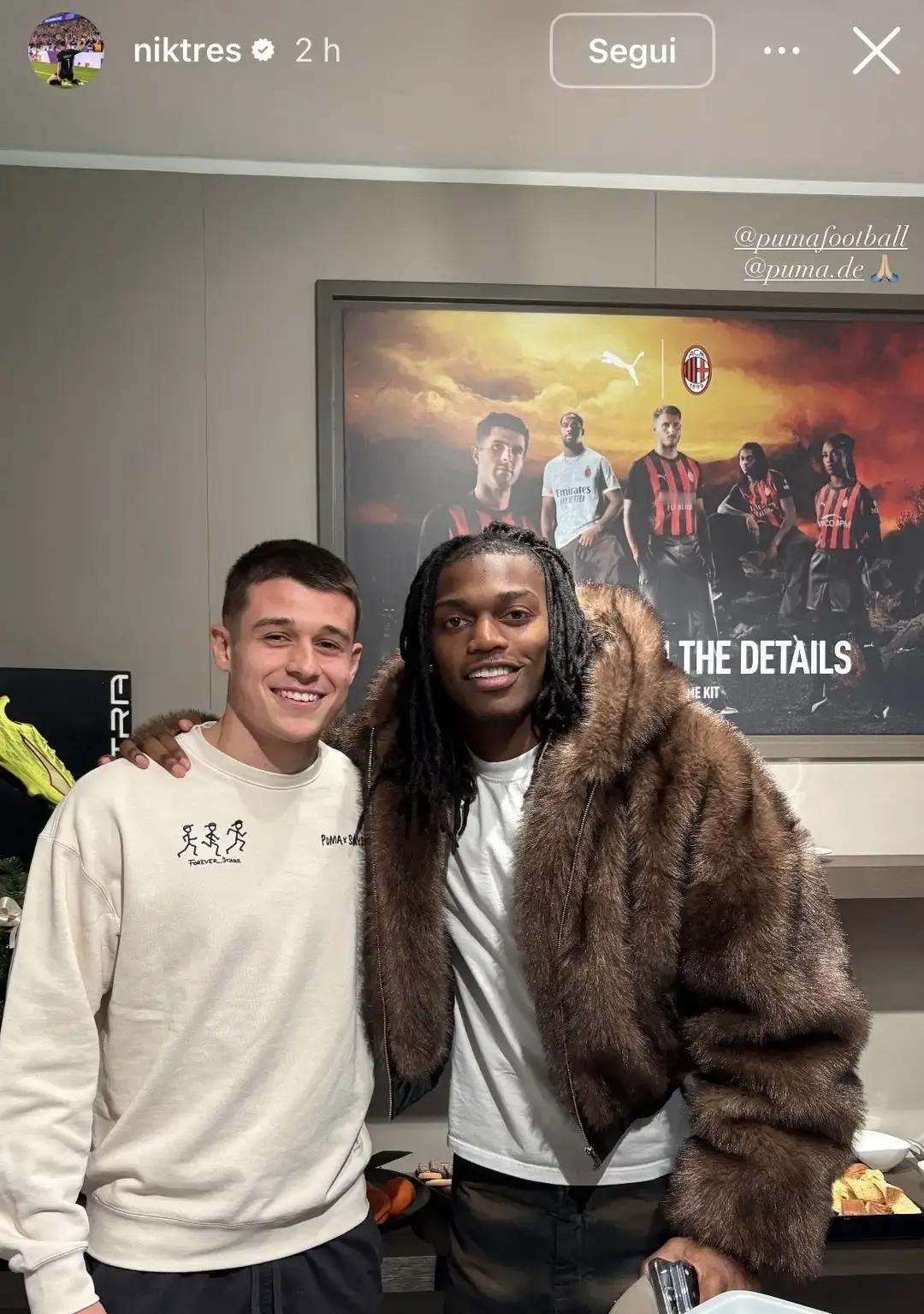 米兰死忠前锋已进欧冠两球上周圣西罗看台，布鲁日小将特雷索尔迪举着红黑围巾，