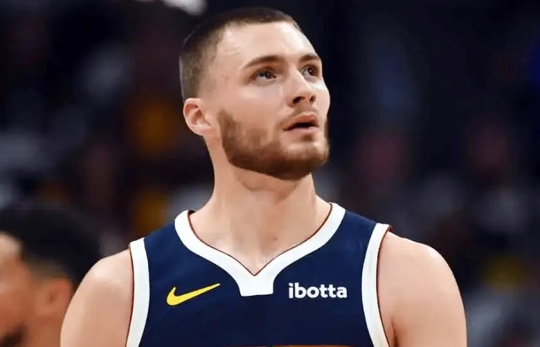 掘金87-110不敌老鹰。赛后掘金主帅大卫-阿德尔曼接受了记者采访，在谈到布劳