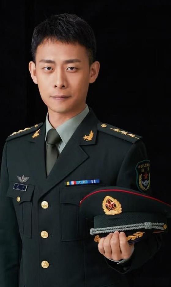 张译封神夜：三奖加身却自嘲