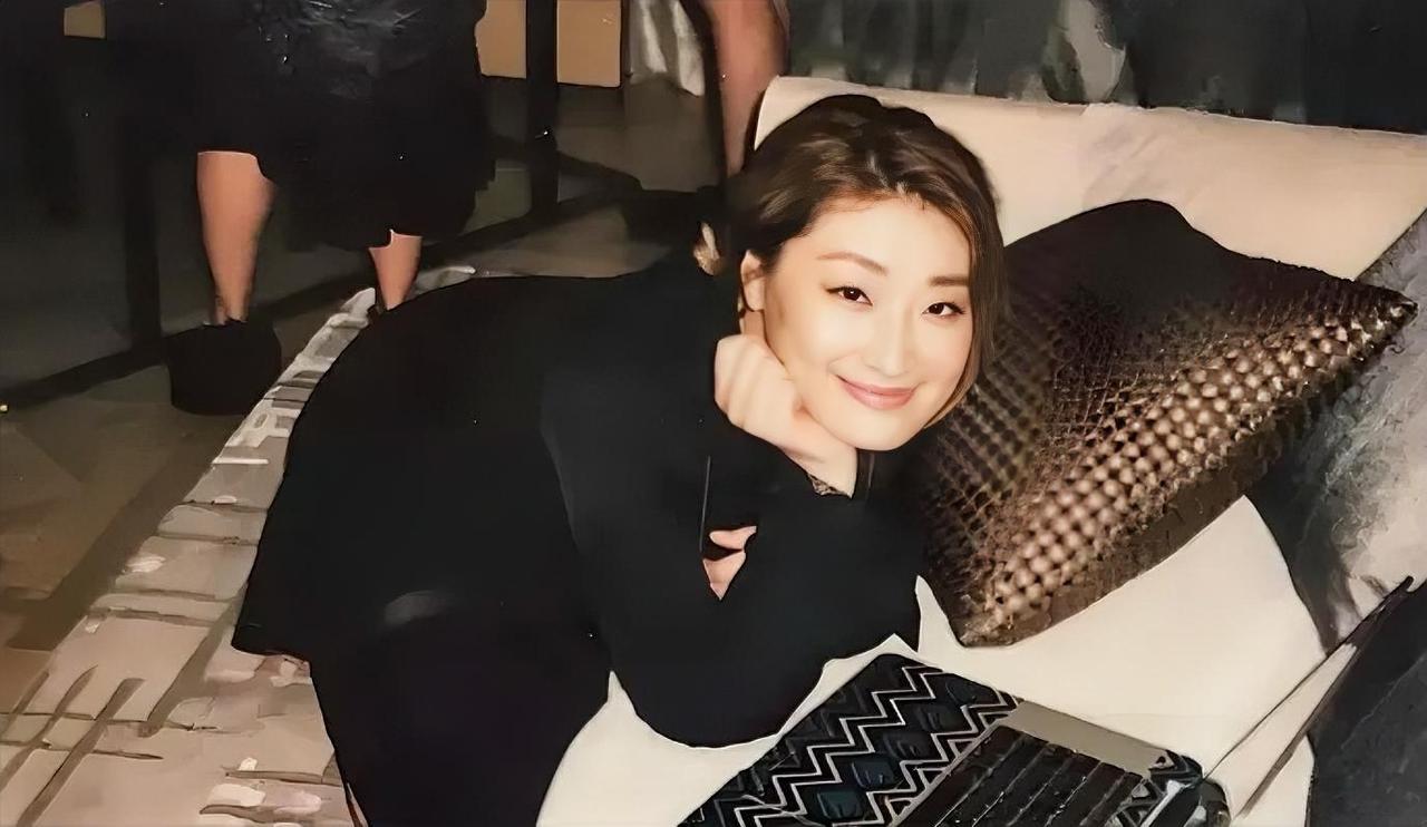 越来越懂宗馥莉了，挺心疼她的，因为要结婚太难了！24年网易的采访中，她说过，