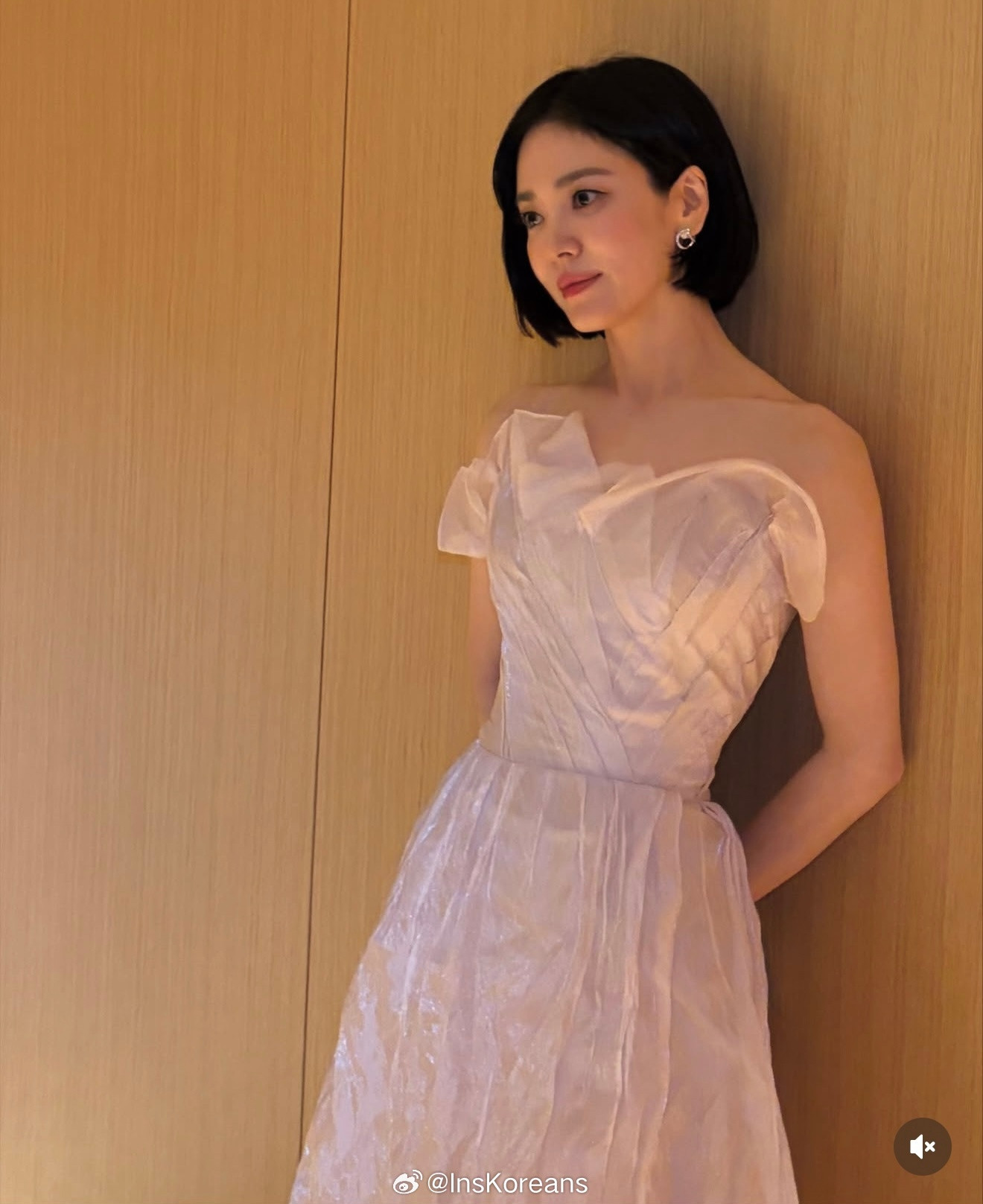 宋慧乔参加青龙🐉的造型看着有些变样了这才拍的太低调了也没有走红毯