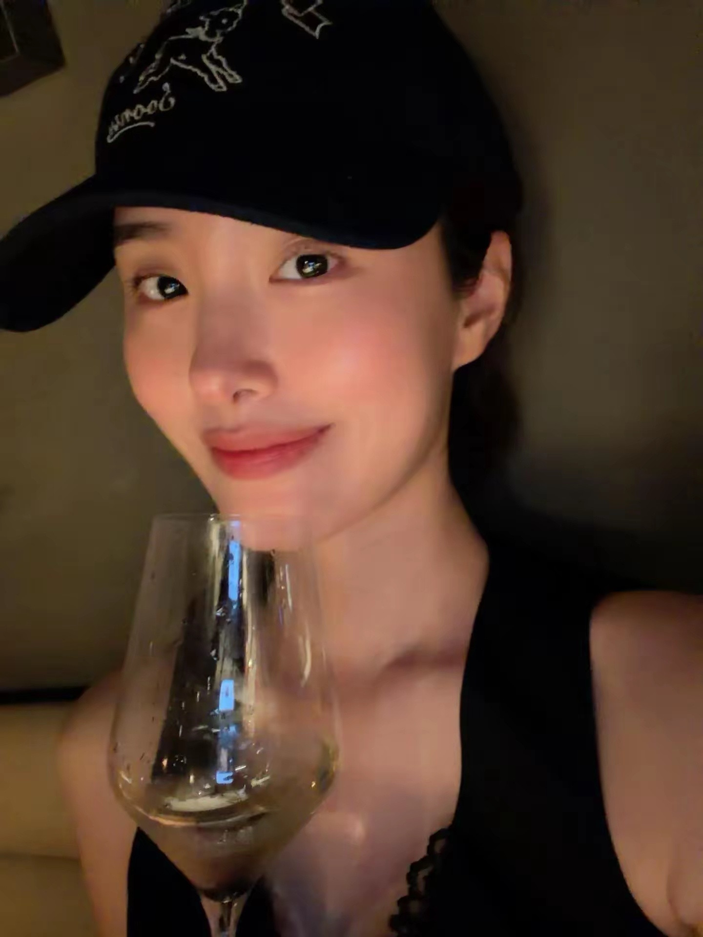 杨采钰罕见秀恩爱，晒和富三代老公约会自拍，夫妇俩颜值登对养眼