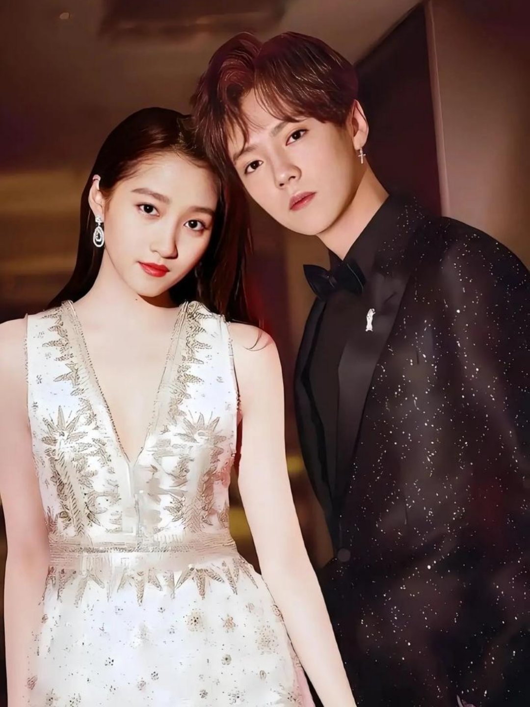 曝双顶流情侣已复合有爆料称，“内娱双顶流已复核”。2025年由女方主动挽回复合