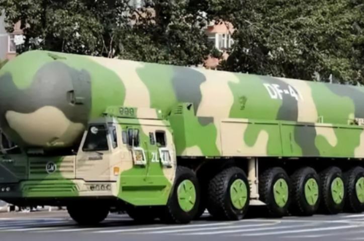 火箭军的导弹运输车的路权有多高？就这么说吧，只要导弹车上路，无论什么车全都得让路
