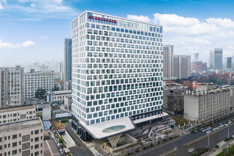 中南医院这波通报一出来，估计院里长得漂亮的女大夫和女护士，现在心里都直打鼓。官