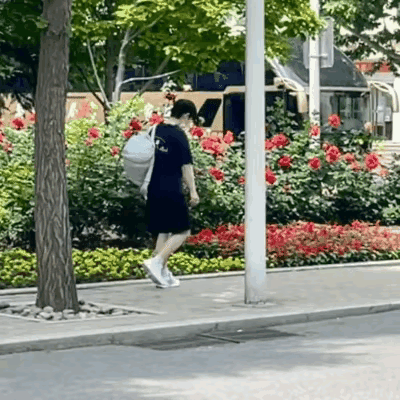 5月19日国乒消息不断。孙颖莎结束休假上训，独自背着小白包就来了，真够勤快。她作