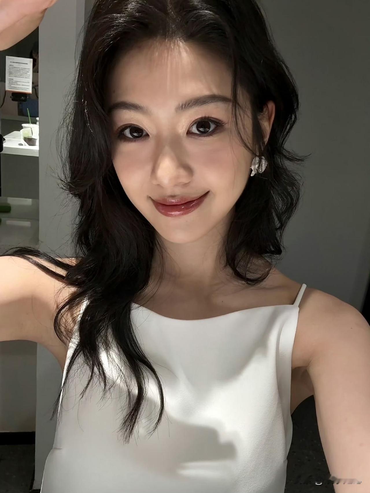 向涵之大波浪小吊带😘😘